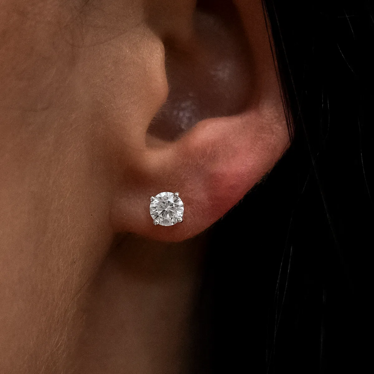 5mm Round Cut Diamond Stud Earrings in White Gold