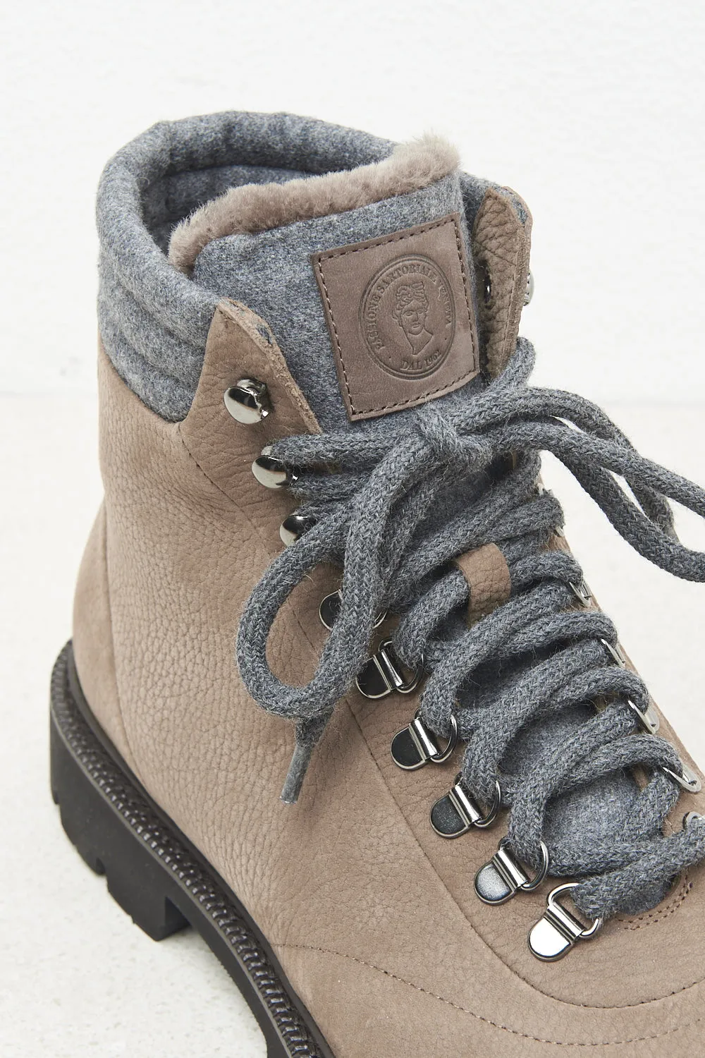 Nabuk leather and sheepskin mountain boots